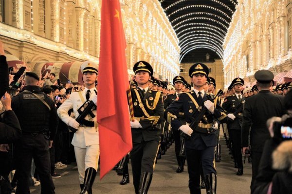 粤友钱配资 中国人民解放军仪仗司礼大队震撼亮相莫斯科